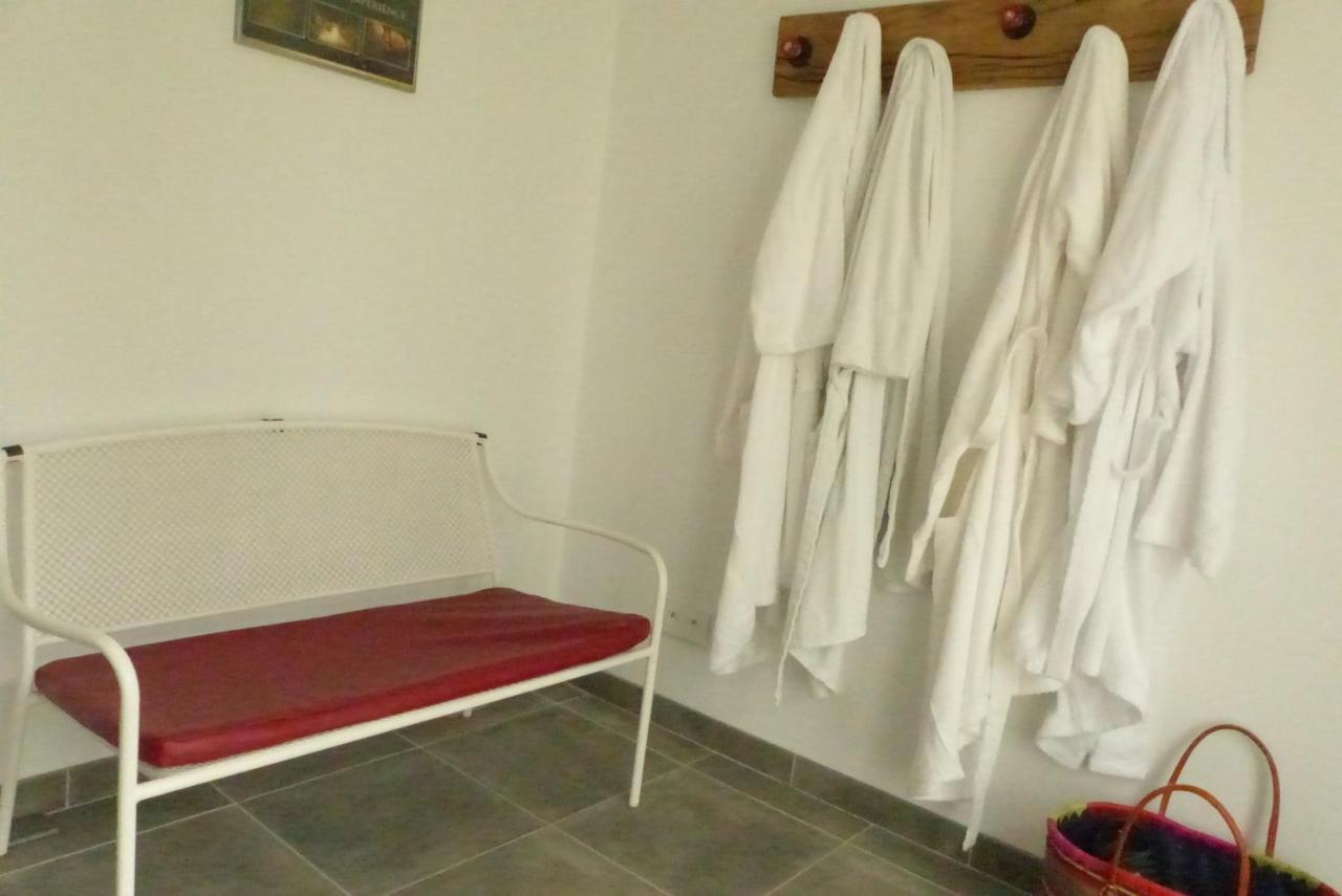L'Alambic De L'Estuaire Bed and Breakfast Saint-Fort-sur-Gironde Εξωτερικό φωτογραφία